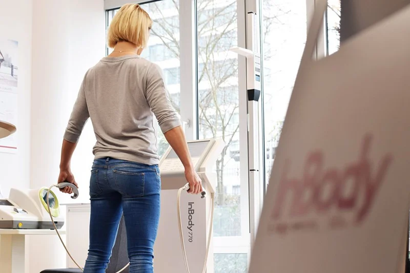 آنالیز بدن با دستگاه آنالیز بدنی یا بادی آالایزر: کلینیک سرو بوشهر